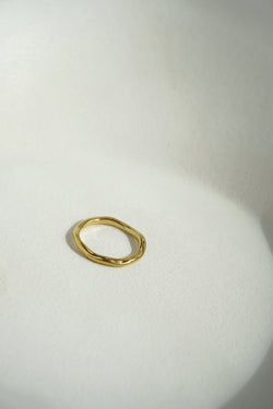 Gigi Wavy Gold RIng