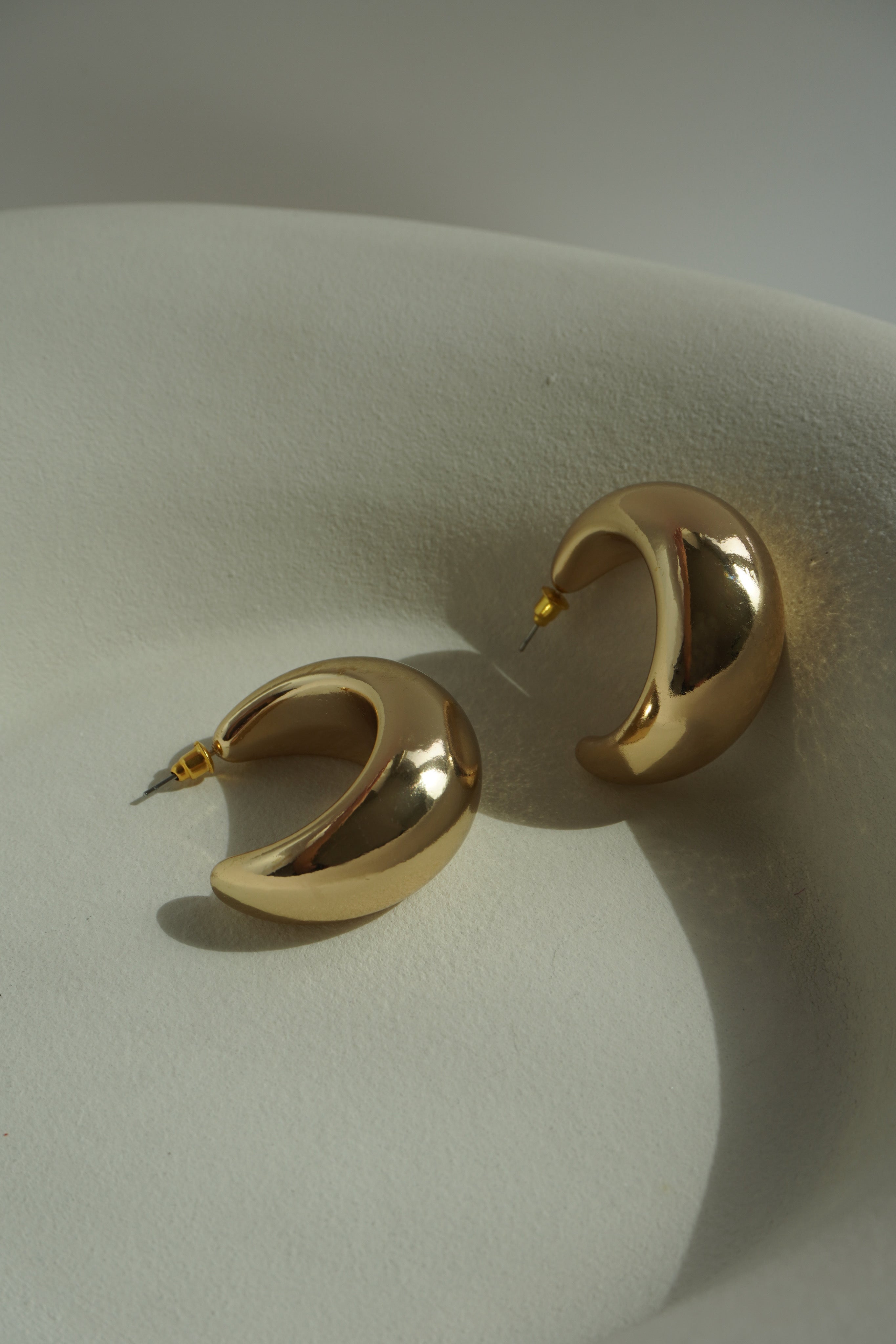 Lila Medium Gold Earrings